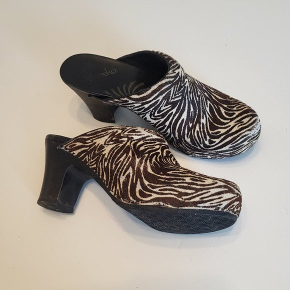 Dansko Rae Zebra Print Mules Clogs Heels - Picture 2 of 2
